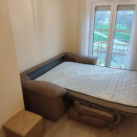 Ria Apartment *